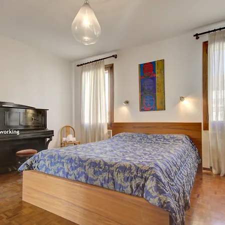 Sunny Ghetto Canalview 威尼斯