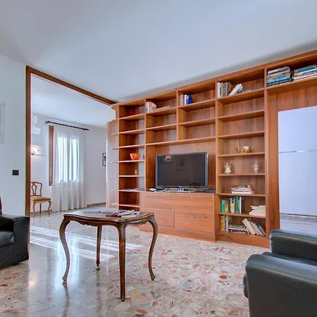 Sunny Ghetto Canalview דירה