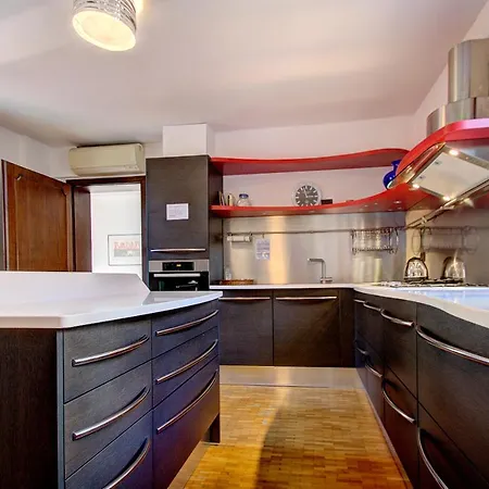 Sunny Ghetto Canalview Венеция