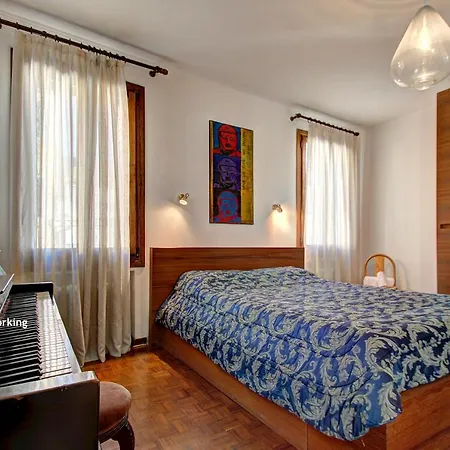 Sunny Ghetto Canalview Апартаменты Венеция