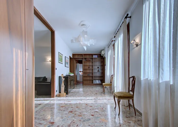 Sunny Ghetto Canalview شقة