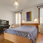 Sunny Ghetto Canalview البندقية