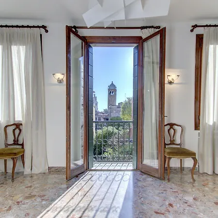 Sunny Ghetto Canalview Venice